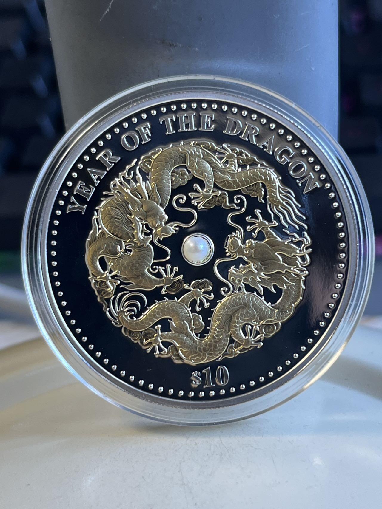 第172期拍卖【长期征集拍品】 斐济2012年中国生肖系列龙年镶嵌天然珍珠镀金银币，999银，发行888枚