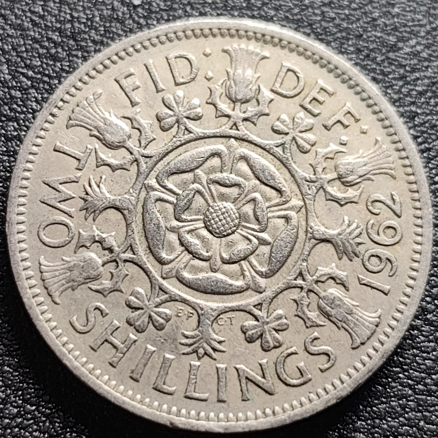 泉币菌-第95场-散币乐园场（满包邮条件，下周一发货） 英国早期1962年2先令老镍币 伊丽莎白二世青年女王头像 28.3MM