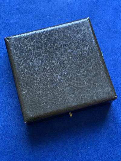 《竞宝斋》第412场 周日，周一，周二，3场连拍 （全场包邮） 法国上塞纳省议会大楼镀银铜章 带原盒 107.8克 58.5mm 丰饶角铜标