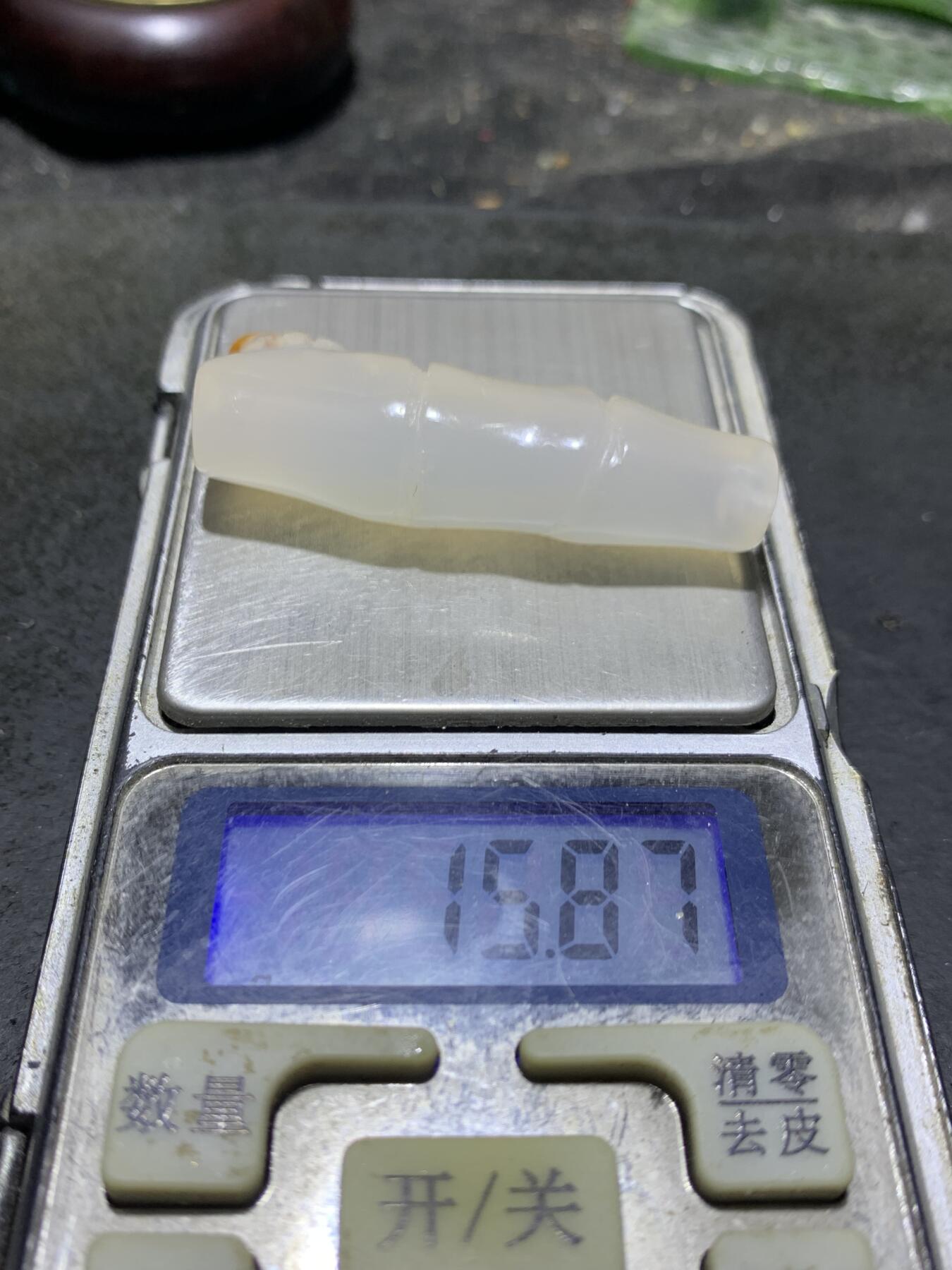 精美手工雕刻天然原皮马达加斯加玛瑙俏色巧雕随形竹节蜘蛛吊坠(把件)一个