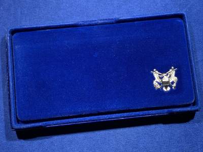 《竞宝斋》第412场 周日，周一，周二，3场连拍 （全场包邮） 美国1986年1美元和半美元套 自由女神 1美元精制银币 0.5元精制铜镍纪念币 带盒