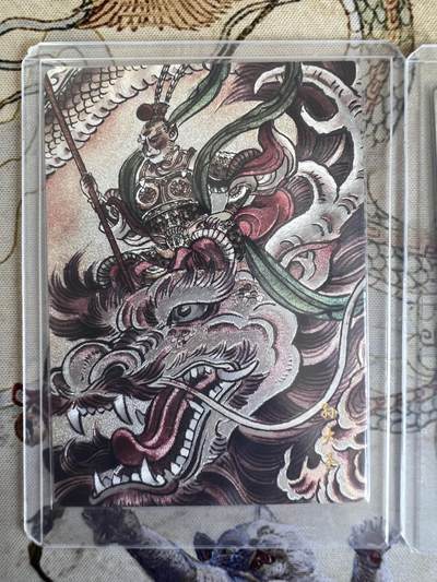 奇趣收藏卡牌拍卖第21场 山河潮玩  心染 大闹天宫， 訾文大名 齐天大圣，贾志鹏 孙大圣  粗闪 各1张 全新覆膜卡夹卡膜保护