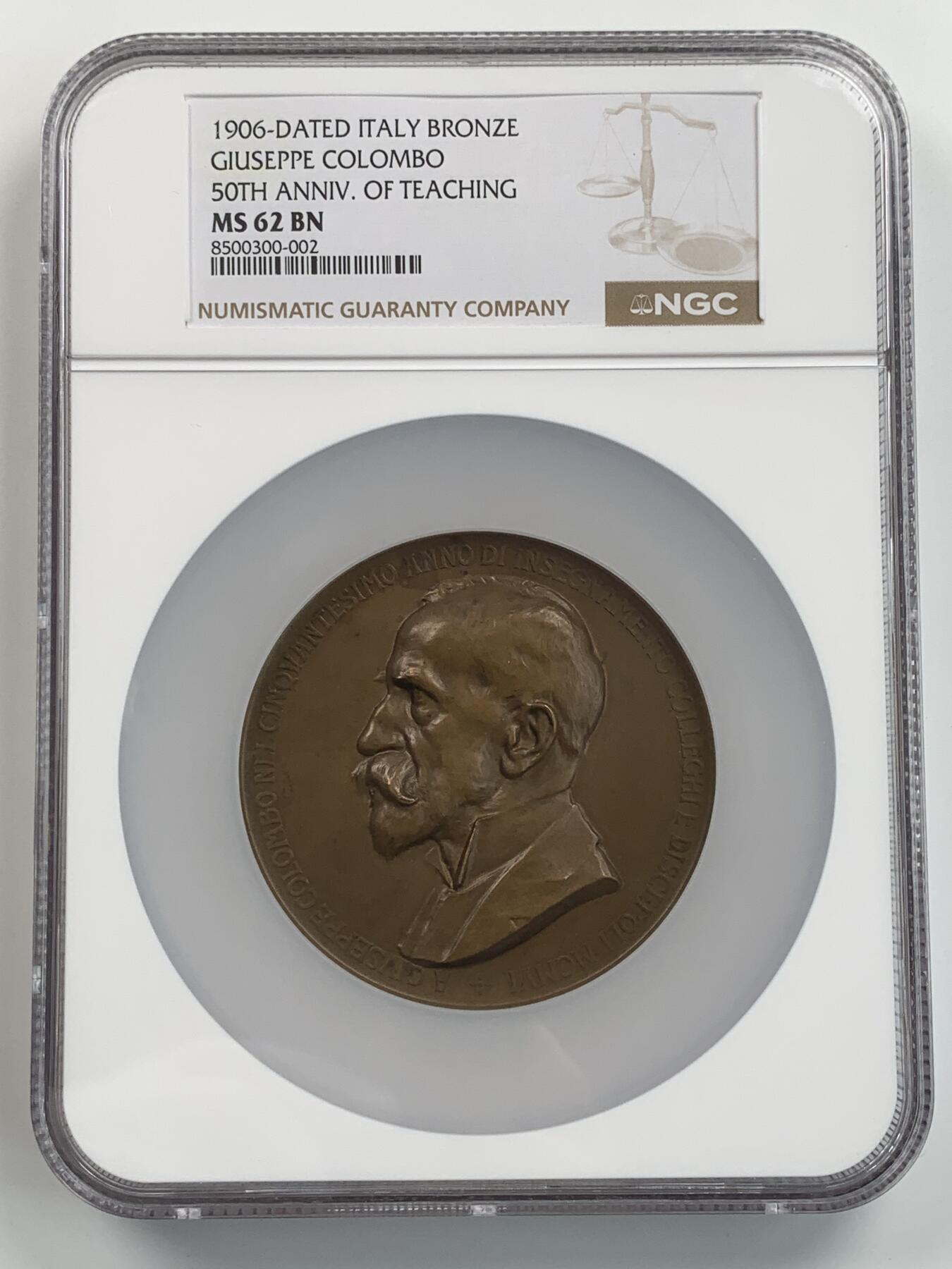 掌中浮雕-藏着的欧洲第034场 NGC MS62 : 1906年意大利米兰理工学院50周年纪念铜章，67mm，背面场景：拉斐尔名画《雅典学院》局部