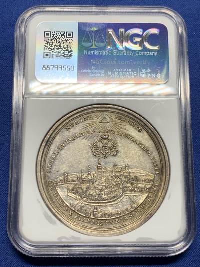 《竞宝斋》第412场 周日，周一，周二，3场连拍 （全场包邮） NGC MS61 德国 1735年 施韦比施哈尔 市政厅重建银章 整体元素丰富 圣米迦勒教堂 科赫尔河为前景 场面恢弘 双头鹰与上帝光芒双重加持 难得品种
