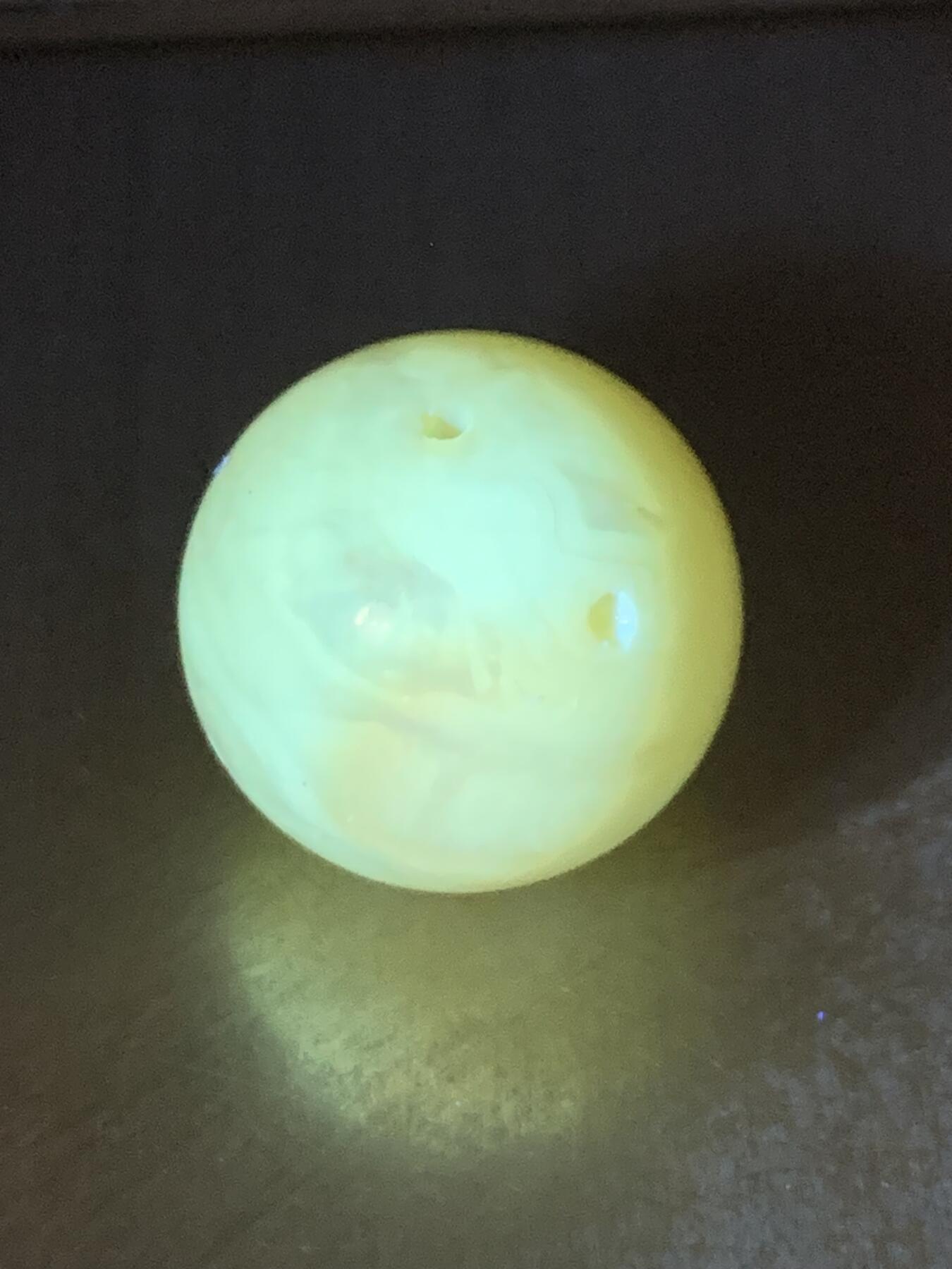 天然乌克兰原矿蜜蜡圆珠一颗