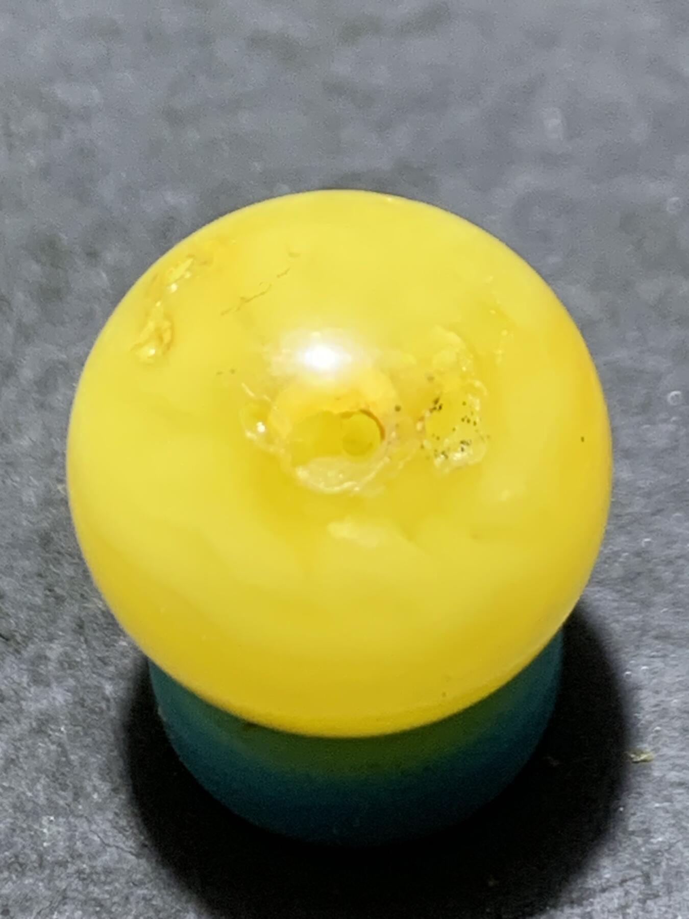 天然乌克兰原矿蜜蜡圆珠一颗