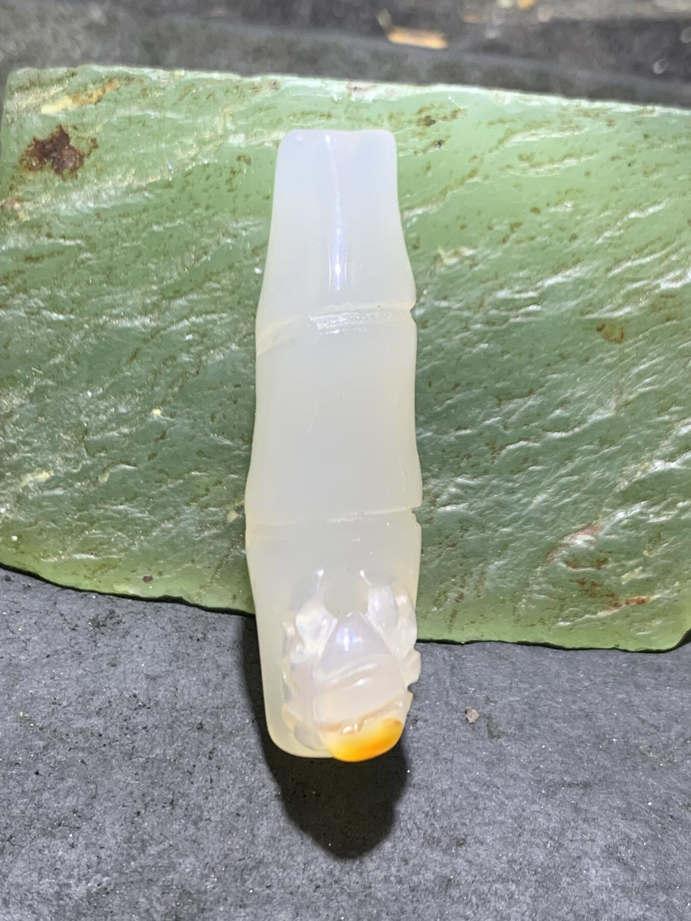 精美手工雕刻天然原皮马达加斯加玛瑙俏色巧雕随形竹节蜘蛛吊坠(把件)一个