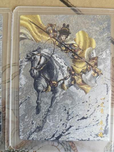 奇趣收藏卡牌拍卖第21场 卡德曼 谷粒 扈三娘19号一套三色粗闪卡3张，金编031/300  102/300  106/300，全新覆膜卡夹卡膜保护