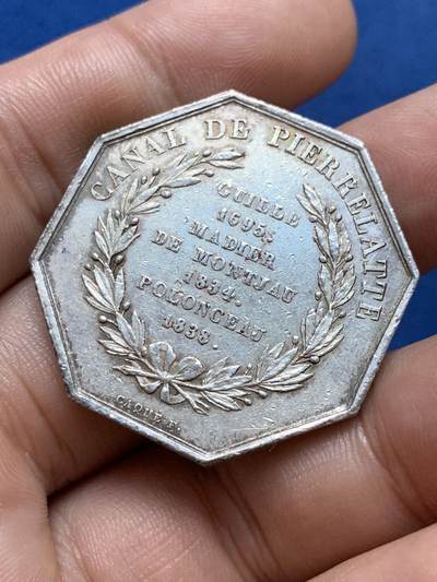 《竞宝斋》第412场 周日，周一，周二，3场连拍 （全场包邮） 法国1838年爱尔兰和导航八角银章 直径35 克重19.4克 油灯边铭