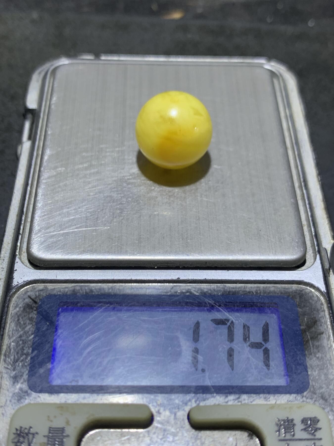 天然乌克兰原矿蜜蜡圆珠一颗