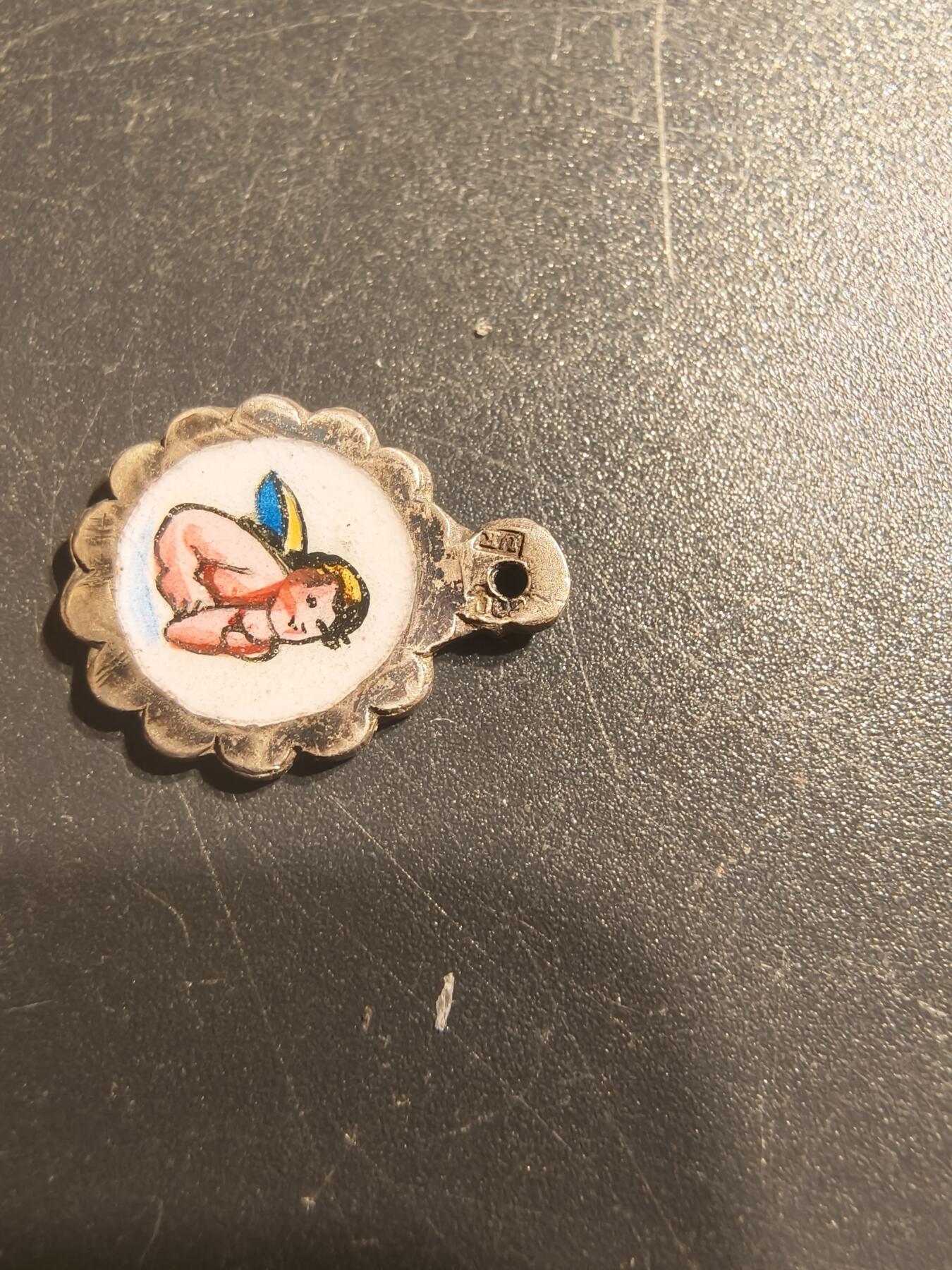 老王徽章第144期 法国天主教会纪念章   银质   小天使    0.9g