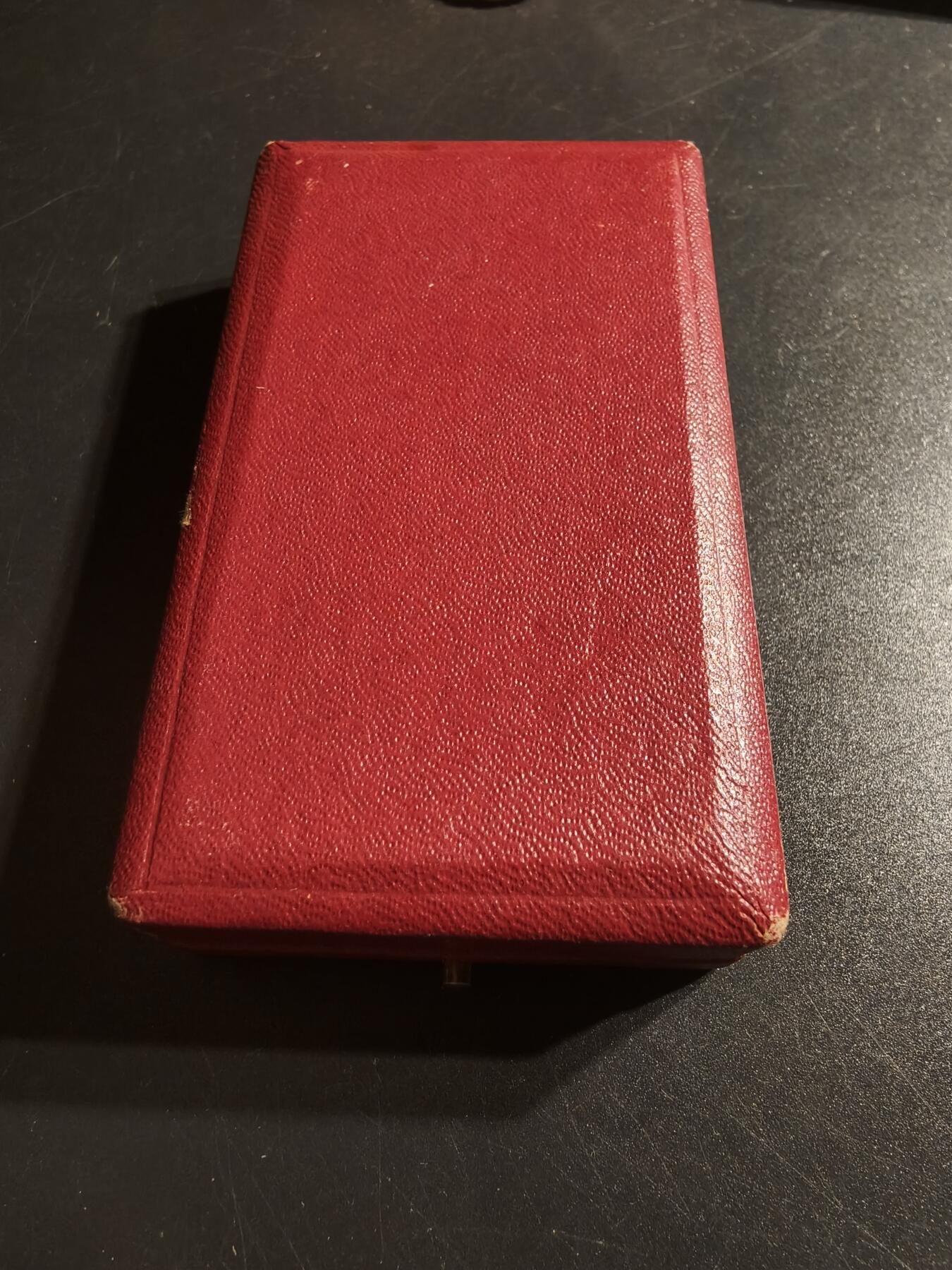 老王徽章第144期 法国战争部金级劳工奖章    带盒   1968年实发   950银镀金