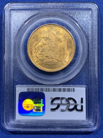 《竞宝斋》第412场 周日，周一，周二，3场连拍 （全场包邮） PCGS MS62 智利共和国1926年100比索 自由女神金币 早期版 品好高分稀见 900金 20.3397克。正面是自由女神侧像，背面是智利国徽。