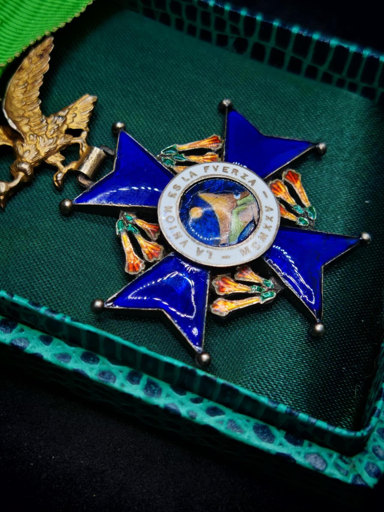 凯旋世界勋赏（第18期）（欢迎送拍）（对拍品有疑问请询问客服，不接受到手刀，出价默认拍品品相。请认真阅读拍卖规则！出价默认已认可！）（收到货请录制开箱视频，无视频概不处理问题。） 玻利维亚安第斯神鹰勋章指挥官级银制