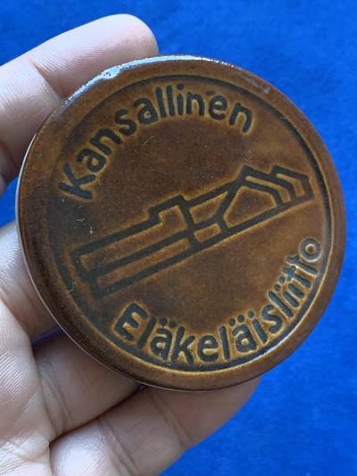 《竞宝斋》第412场 周日，周一，周二，3场连拍 （全场包邮） 芬兰陶瓷大纪念章，46.6克，65.2mm，压手