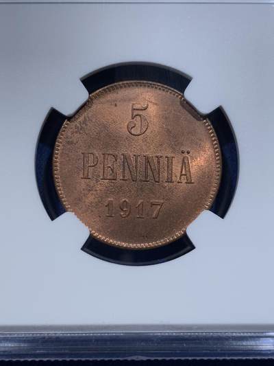 《竞宝斋》第412场 周日，周一，周二，3场连拍 （全场包邮） NGC MS65RB 芬兰1917年内战版5盆尼大铜币 币面很大 高分不易 这枚完全是RD状态 鹰的细节极为清晰 栩栩如生 极少见的好状态