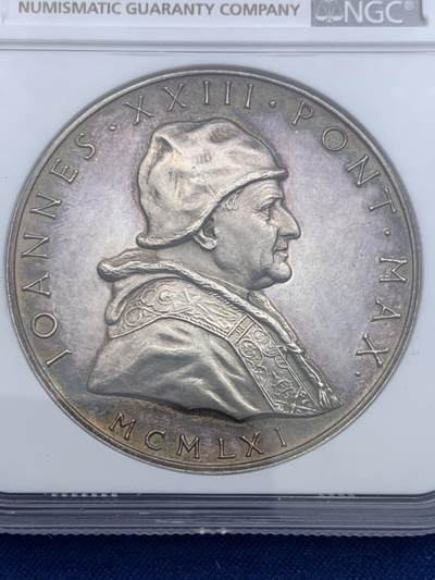 《竞宝斋》第412场 周日，周一，周二，3场连拍 （全场包邮） NGC MS62 梵蒂冈 约翰二十三世教皇 80教皇八十寿辰 纪念银章 背面梵蒂冈城景观 少见品种