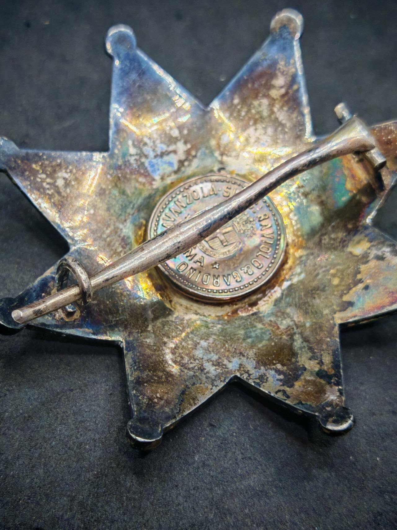 凯旋世界勋赏（第18期）（欢迎送拍）（对拍品有疑问请询问客服，不接受到手刀，出价默认拍品品相。请认真阅读拍卖规则！出价默认已认可！）（收到货请录制开箱视频，无视频概不处理问题。） 意大利王冠勋章 星芒中间金制