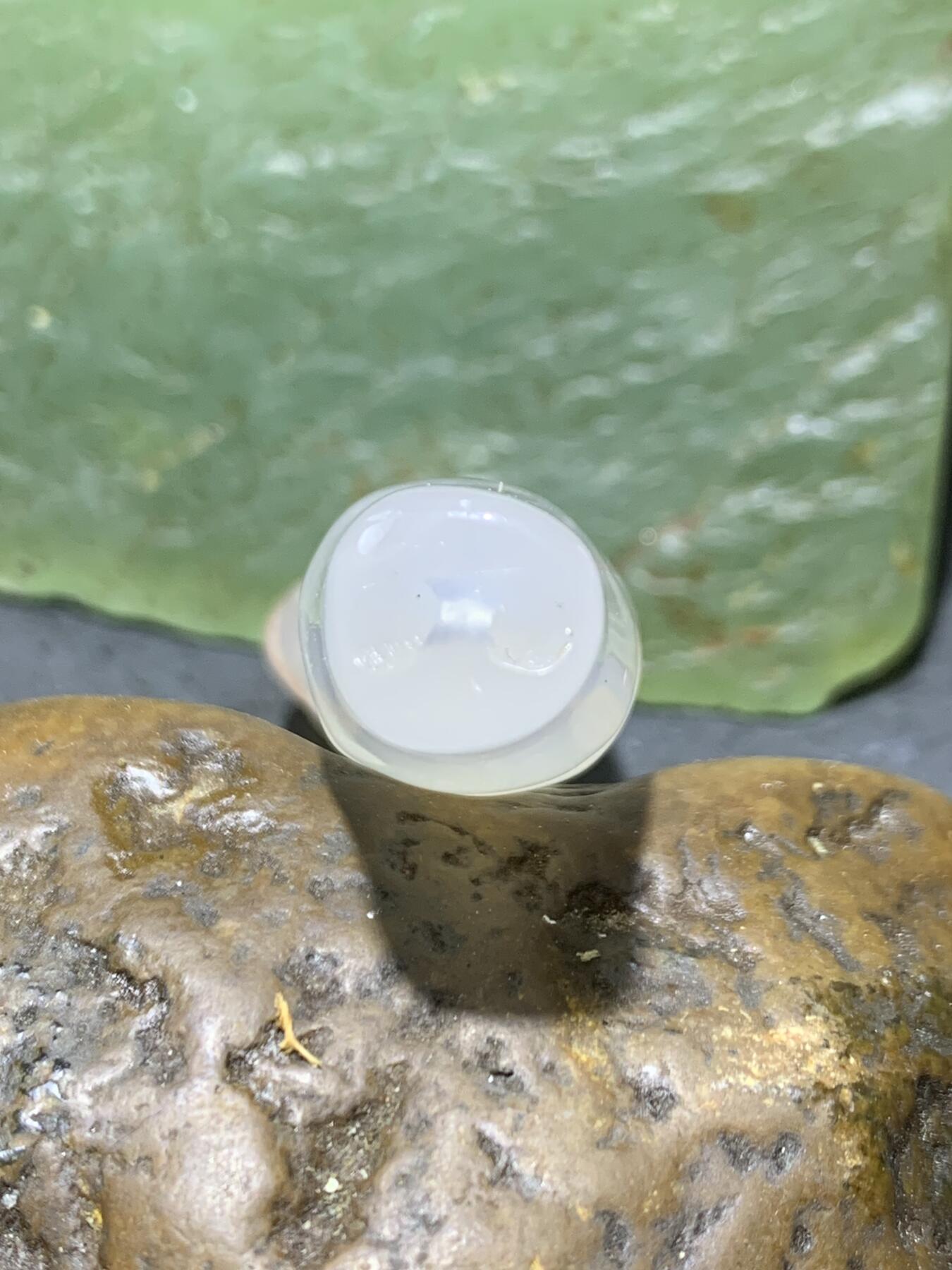 精美手工雕刻天然原皮马达加斯加玛瑙俏色巧雕随形竹节蜘蛛吊坠(把件)一个