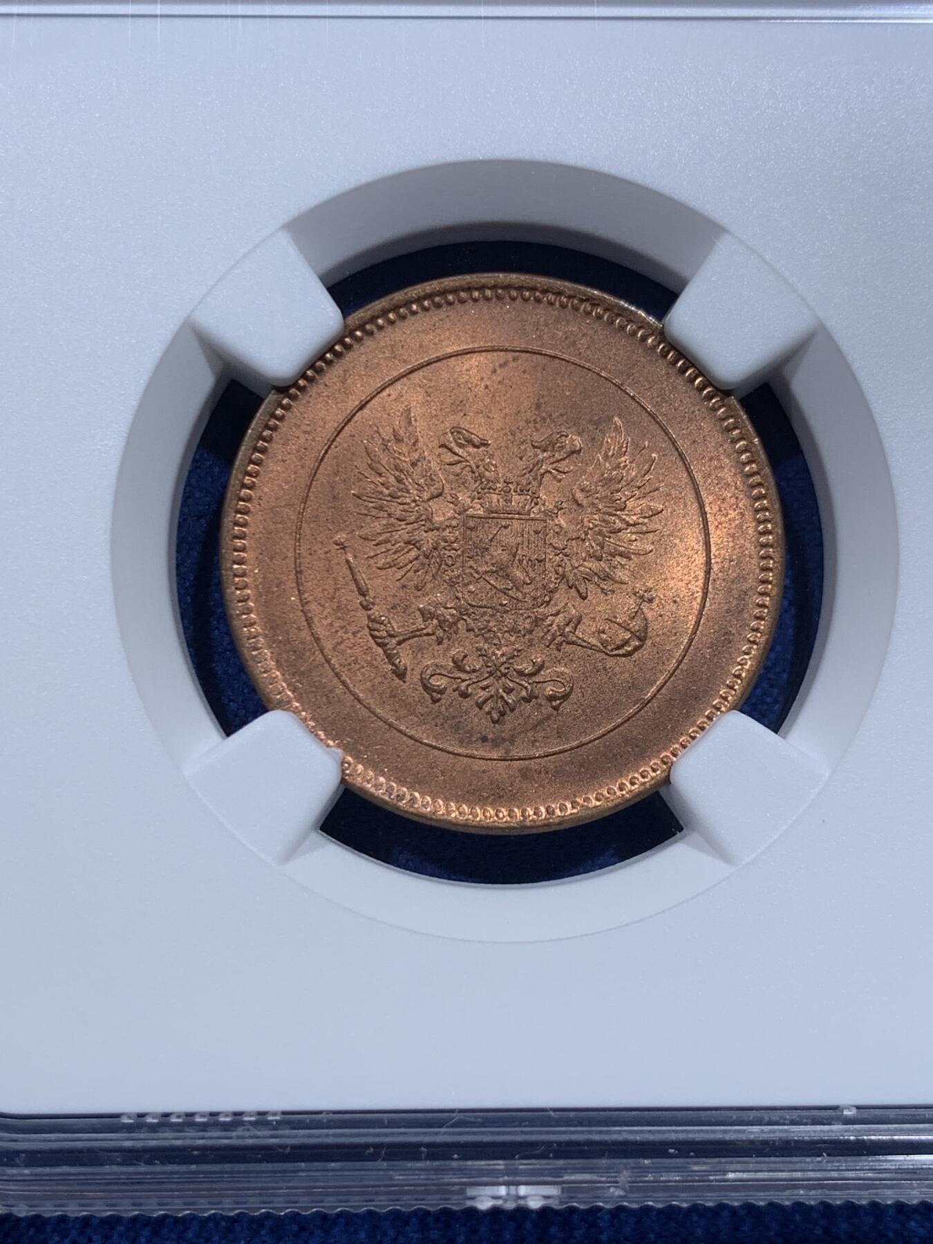 《竞宝斋》第412场 周日，周一，周二，3场连拍 （全场包邮） NGC MS65RB 芬兰1917年内战版5盆尼大铜币 币面很大 高分不易 这枚完全是RD状态 鹰的细节极为清晰 栩栩如生 极少见的好状态