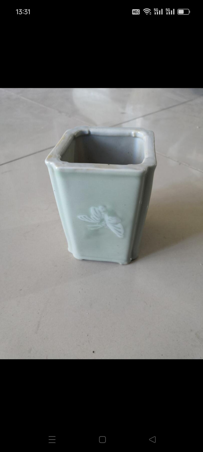 龙泉窑方型笔筒，造型精美，保存完好，品相一流