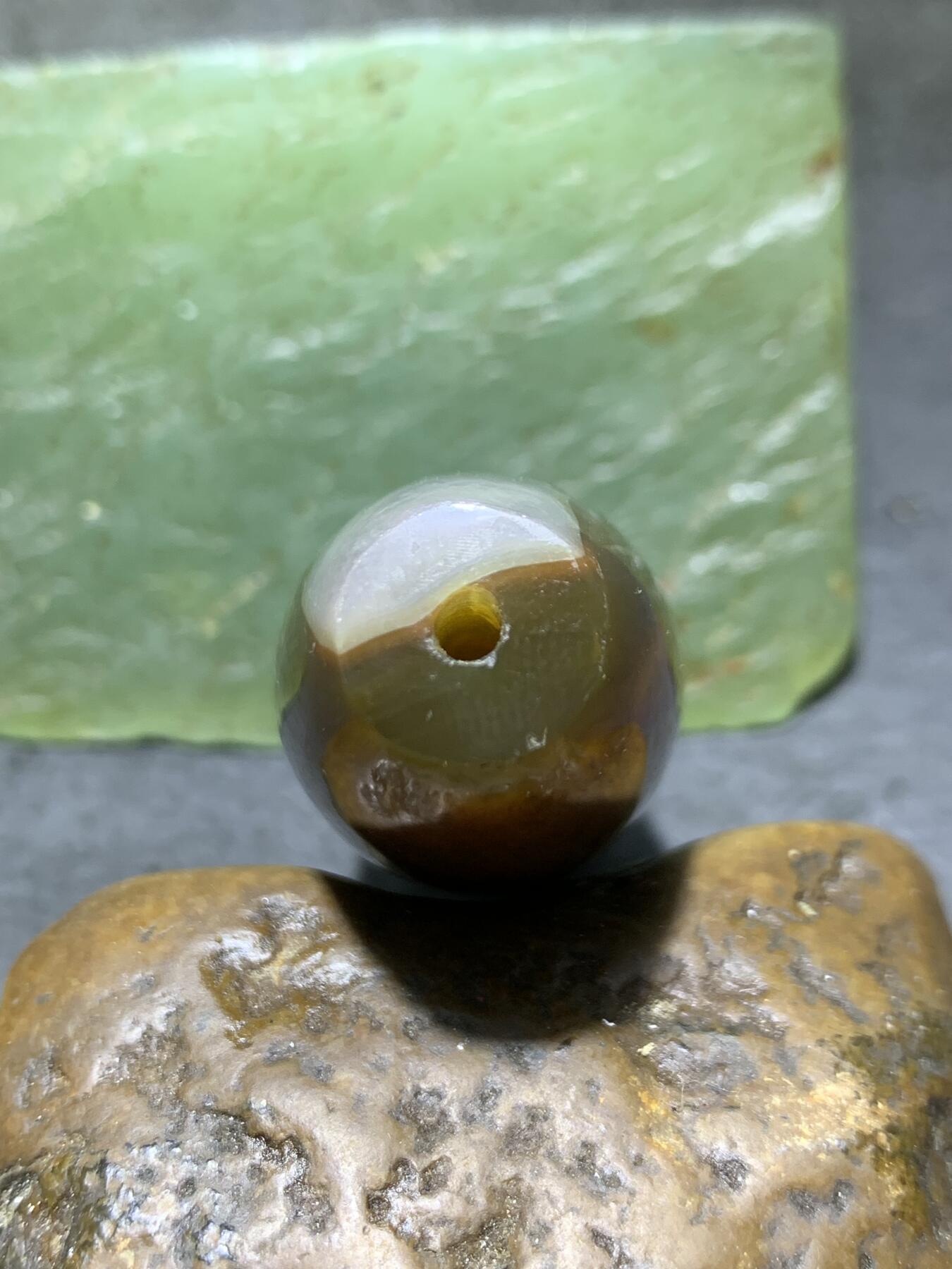精美冻料草花纹冰飘战国红玛瑙大桶珠一个，