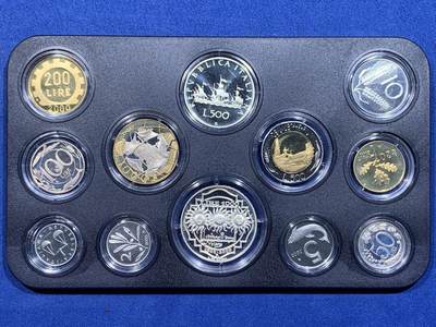 《竞宝斋》第412场 周日，周一，周二，3场连拍 （全场包邮） 意大利2000年里拉精制套币 含2枚银币