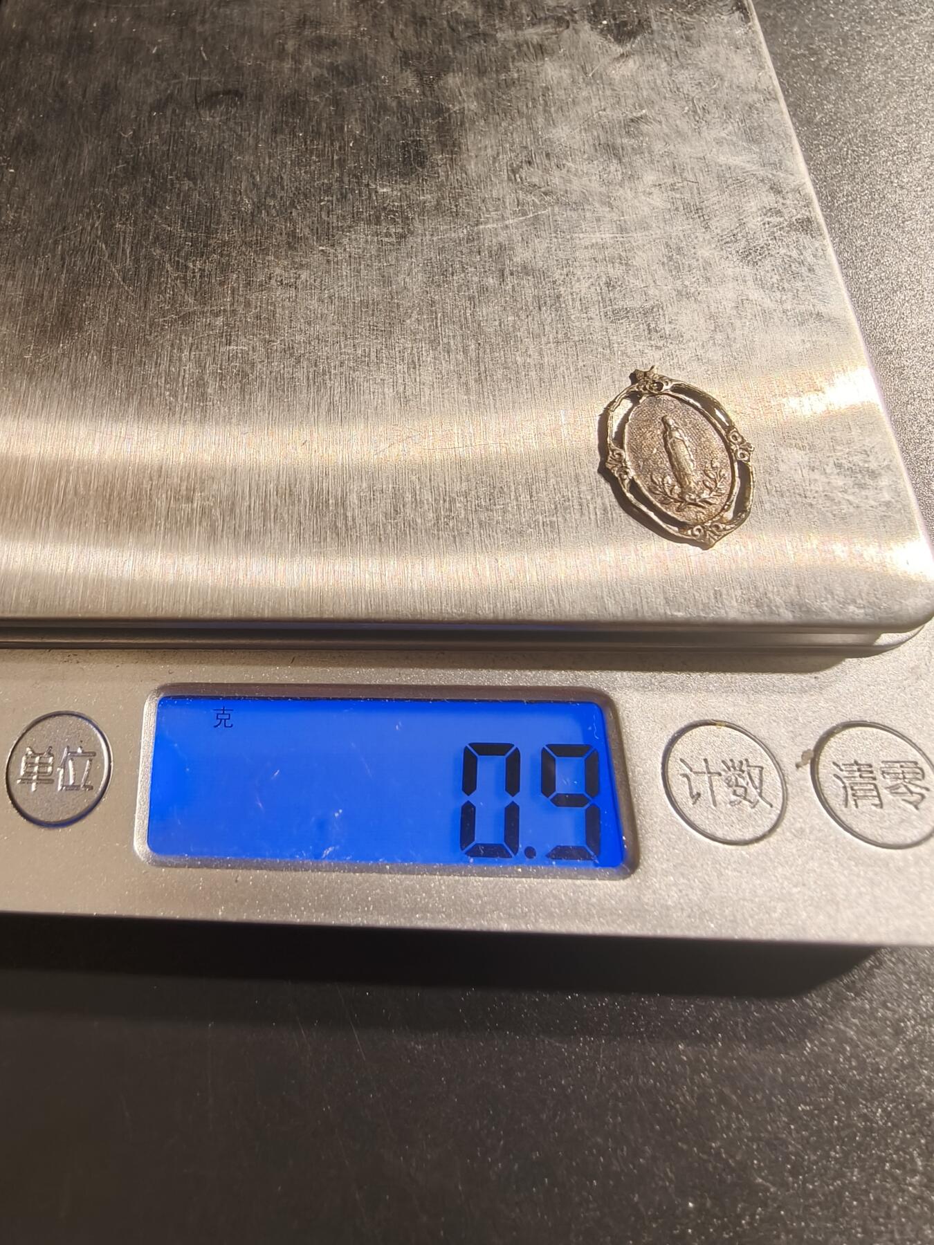 老王徽章第144期 法国天主教会纪念章   银质   带背铭     0.9g