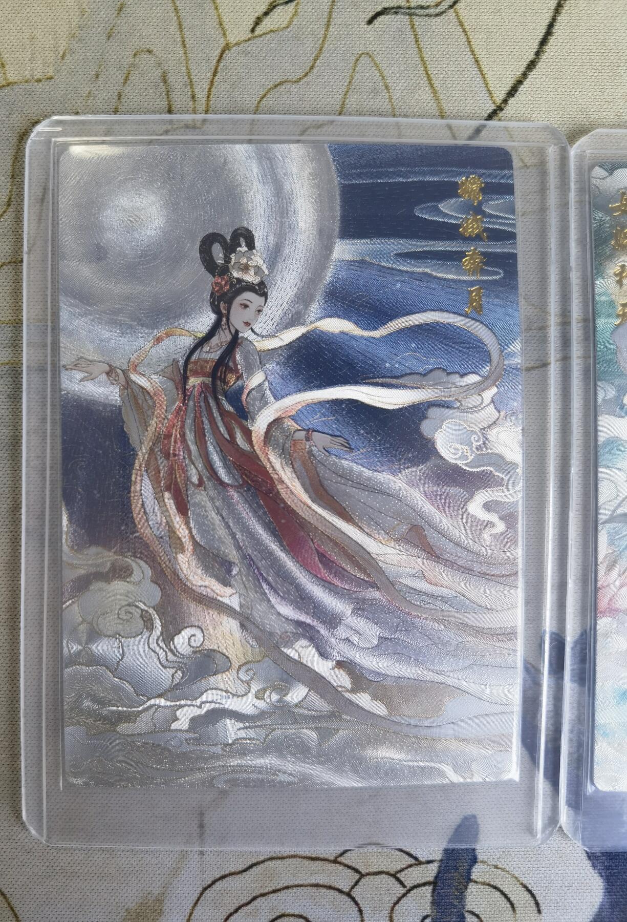 奇趣收藏卡牌拍卖第21场 山河潮玩  青朴 绘 嫦娥奔月+女娲补天+吴刚伐桂各1张 粗闪 全新覆膜卡夹卡膜保护