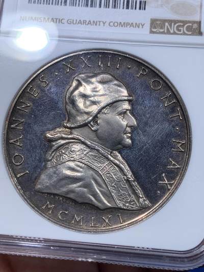 《竞宝斋》第412场 周日，周一，周二，3场连拍 （全场包邮） NGC MS62 梵蒂冈 约翰二十三世教皇 80教皇八十寿辰 纪念银章 背面梵蒂冈城景观 少见品种