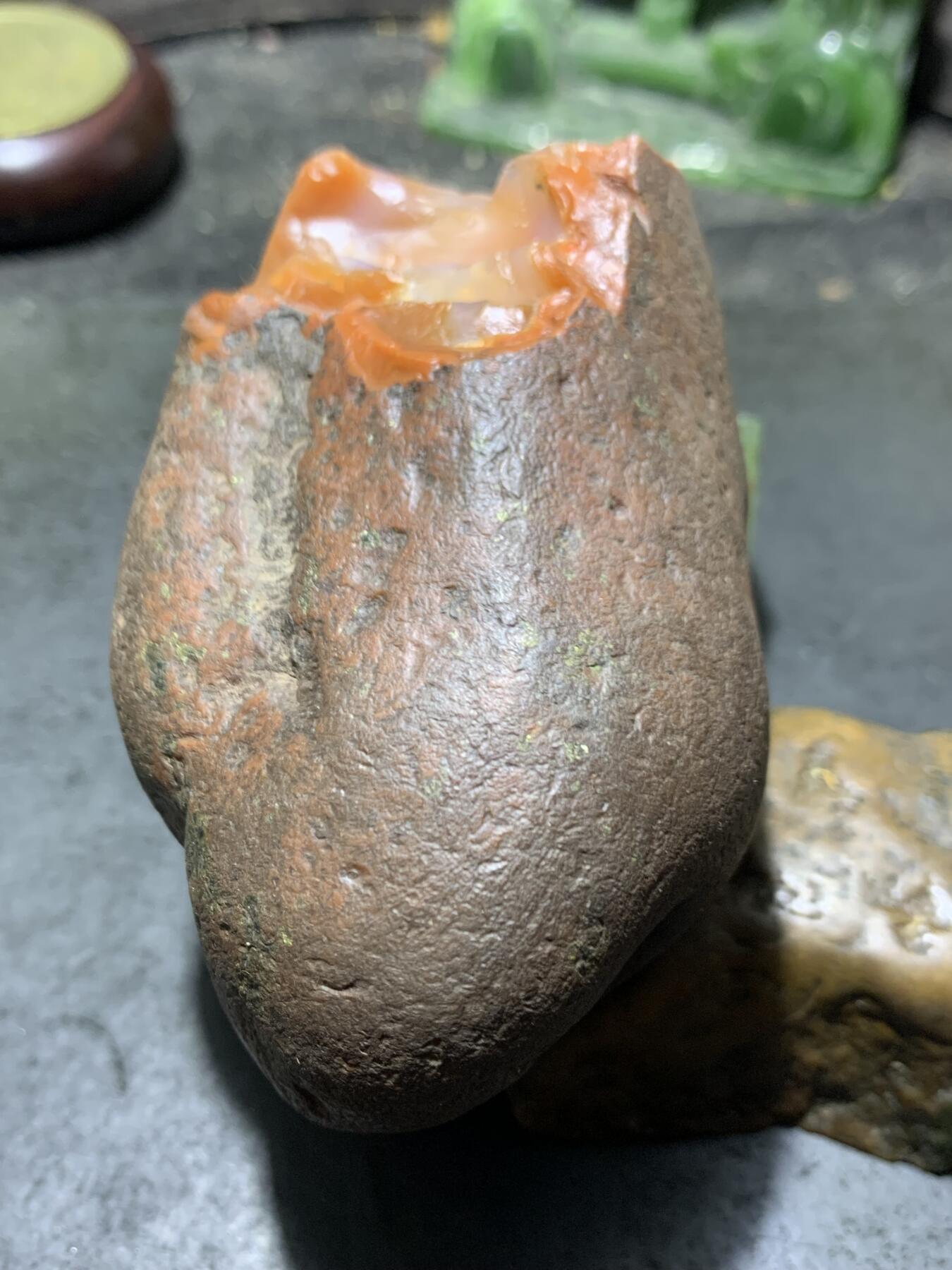 精美铁红皮开窗料柿子红荔枝冻南红玛瑙原石一颗，