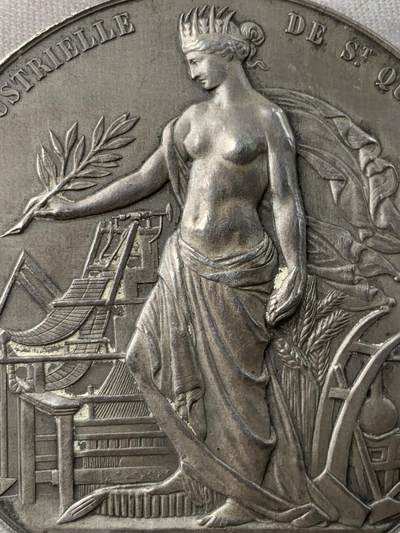 掌中浮雕-藏着的欧洲第034场 - 1924年法国昆丁工业女神银章，带原盒（有破损如图），57mm，100g