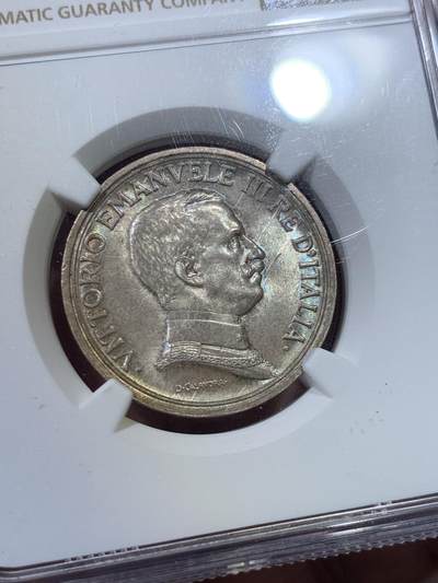 《竞宝斋》第412场 周日，周一，周二，3场连拍 （全场包邮） NGC MS63 意大利 1916 马车 2里拉 银币 埃马努埃莱三世 五彩老包浆