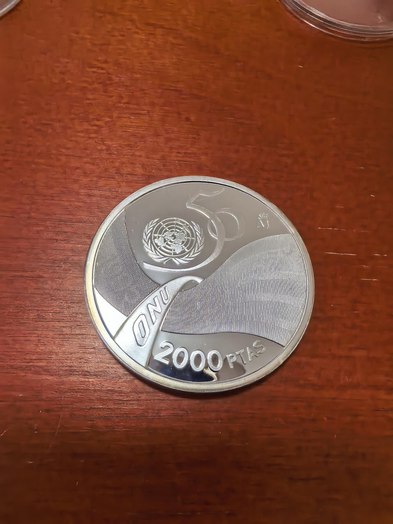 长老汇蛇年精选第四十场拍卖 1995M 西班牙联合国成立五十周年2000比塞塔精制银币，盒证全，27克925银，橡木盒