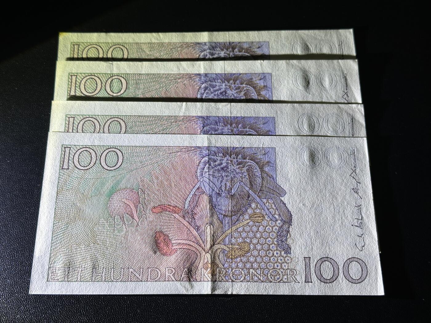《外钞收藏家》第五百六十期（ 精品评级、靓号等）（本平台长期征集拍品、欢迎藏友们联系合作） 瑞典100克朗 初版4张一起 AU品相