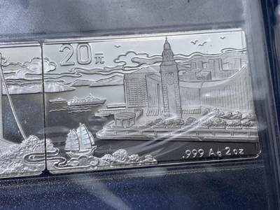 《竞宝斋》第412场 周日，周一，周二，3场连拍 （全场包邮） 少见 中国1998年20元4枚方形精制银币套 香港新貌 8盎司（248.8克）999银 发行量：11800套 带证