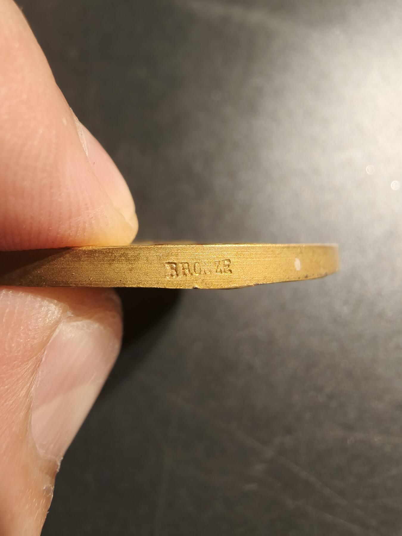 老王徽章第144期 法国北方农业协会镀金大铜章    原盒   直径51mm   重量54.3g