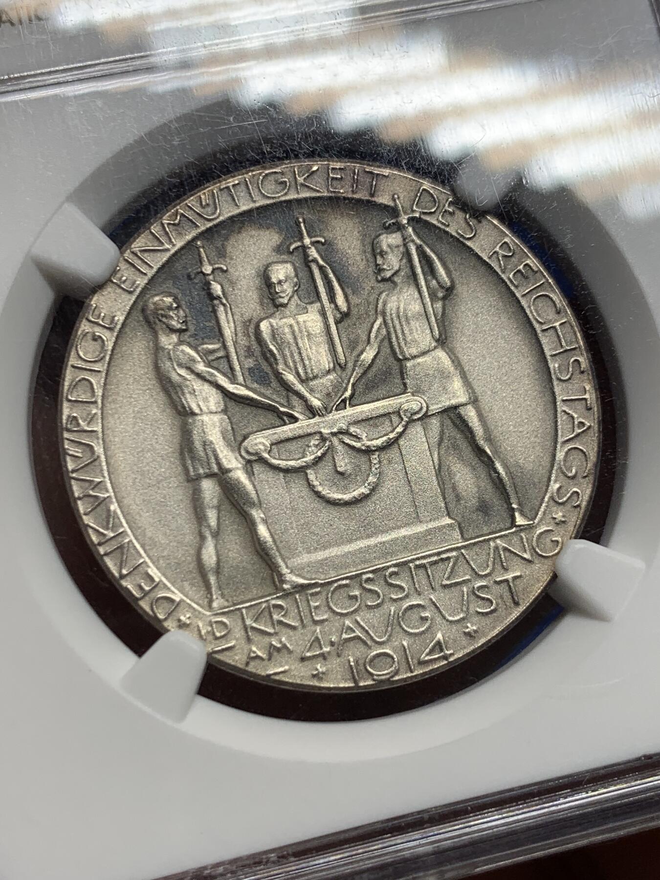 《竞宝斋》第412场 周日，周一，周二，3场连拍 （全场包邮） NGC MS64 冠军分 1914年德国纪念一战开战银章 名誉品 磨砂 高浮雕。背面上方两只鹰代表德奥两国 下方分别代表法、英、俄。