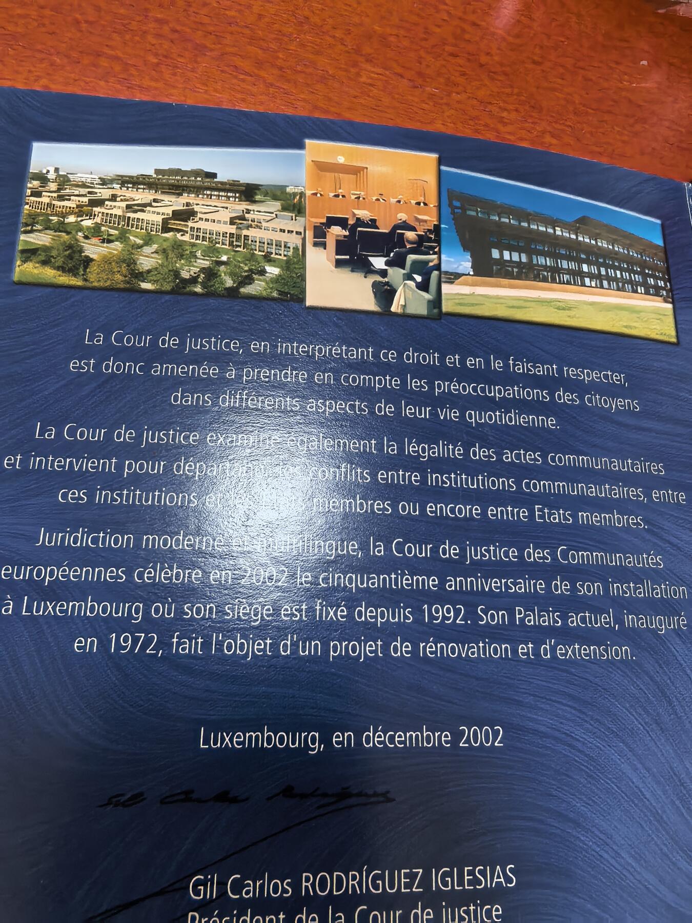 长老汇蛇年精选第四十场拍卖 2002卢森堡欧洲法院25欧元精制银币，22.85克925银，克书100美金，卡装