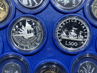 《竞宝斋》第412场 周日，周一，周二，3场连拍 （全场包邮） 意大利1989年里拉精制套币 含2枚银币