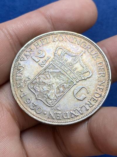 《竞宝斋》第412场 周日，周一，周二，3场连拍 （全场包邮） 荷兰1930年威廉敏娜2.5盾大银币，转光带彩品相，裸币中的好品