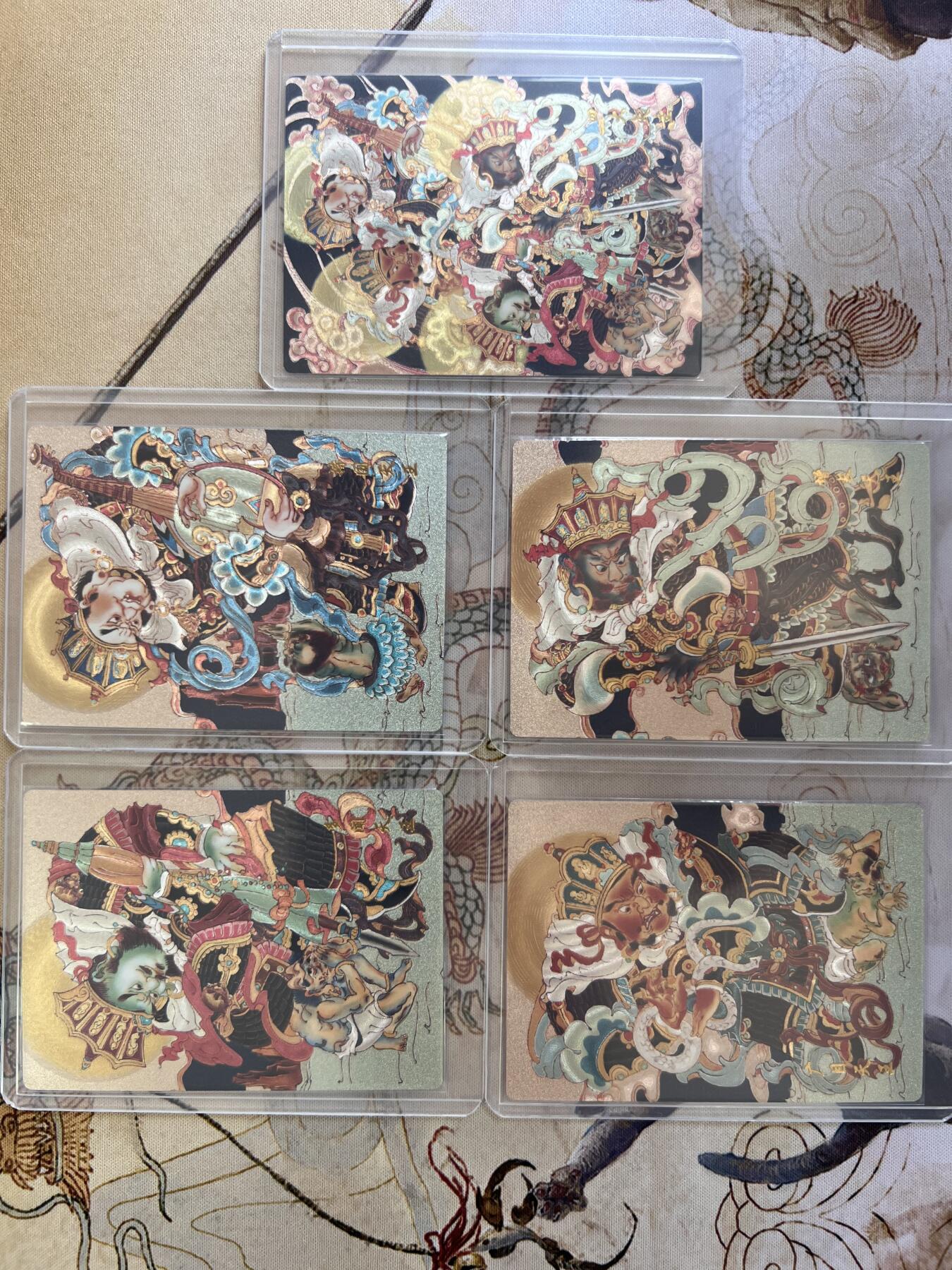 奇趣收藏卡牌拍卖第21场 山河潮玩 心染 四大天王4张+合照1张，共5张，粗闪，全新覆膜卡夹卡膜保护