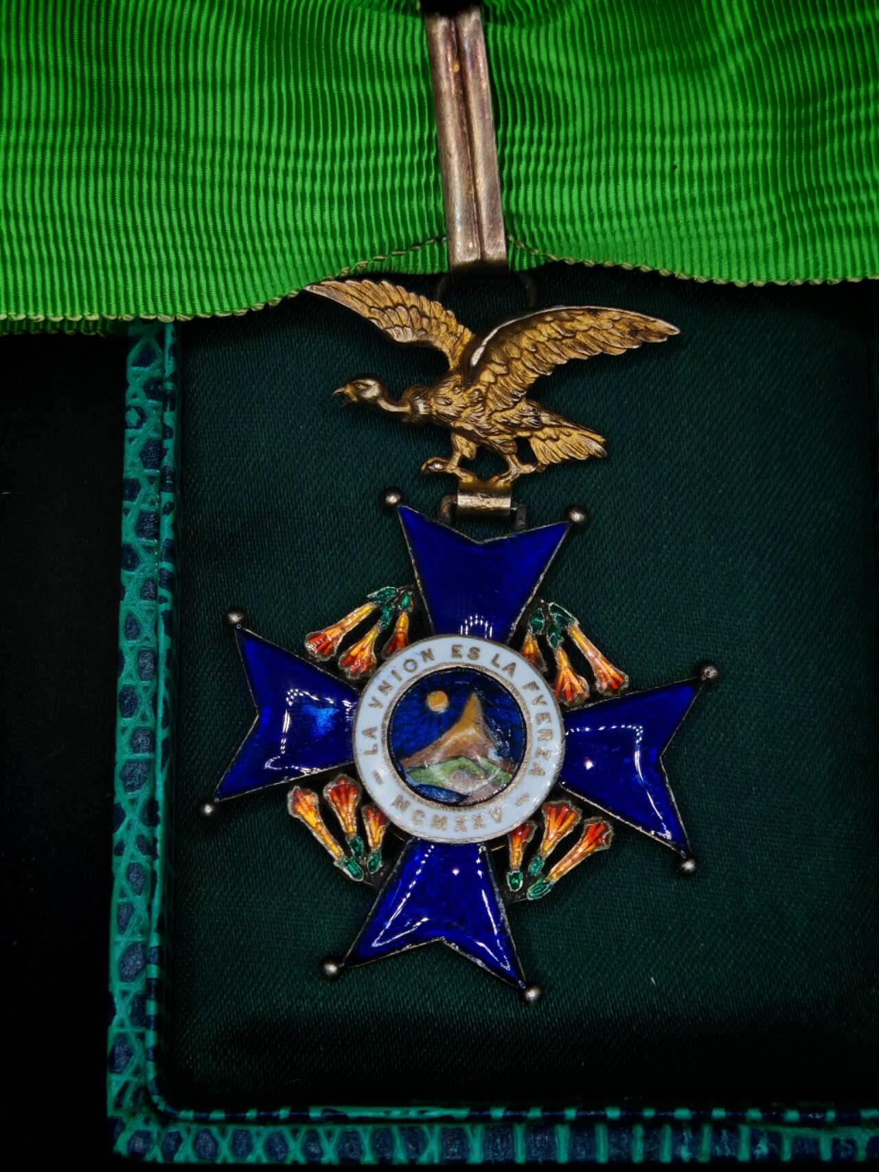 凯旋世界勋赏（第18期）（欢迎送拍）（对拍品有疑问请询问客服，不接受到手刀，出价默认拍品品相。请认真阅读拍卖规则！出价默认已认可！）（收到货请录制开箱视频，无视频概不处理问题。） 玻利维亚安第斯神鹰勋章指挥官级银制