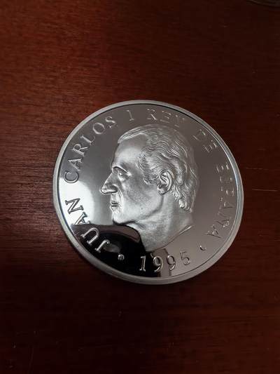 长老汇蛇年精选第四十场拍卖 - 1995M 西班牙联合国成立五十周年2000比塞塔精制银币，盒证全，27克925银，橡木盒