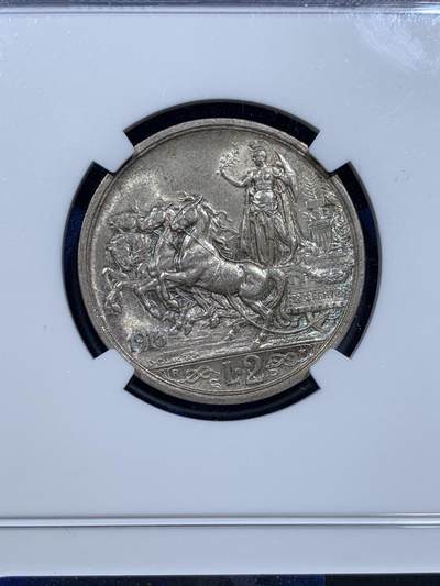 《竞宝斋》第412场 周日，周一，周二，3场连拍 （全场包邮） NGC MS63 意大利 1916 马车 2里拉 银币 埃马努埃莱三世 五彩老包浆
