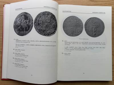 《竞宝斋》第412场 周日，周一，周二，3场连拍 （全场包邮） 精装本 达文波特世界大规格银币目录 囊括各国2泰勒到16泰勒超大规格银币，精装杂志大小既是目录本身也是收藏品保存的极好