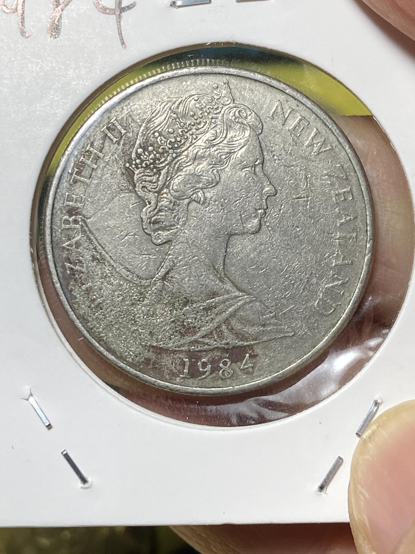 2025年第八十三场(总第一百零九场）外国好品散币(免佣金) 少见–新西兰🇳🇿1984年20分(伊丽莎白二世中年花冠，低浮雕版，加拿大造，首发年仅发行2年)