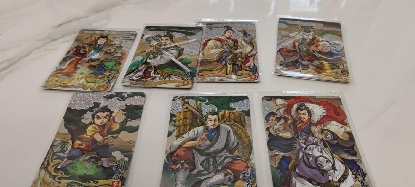 秋原瞳的小店第20期（卡游与昆仑万象的顶级碰撞） 卡游三国浮生如梦刘备原膜一生，包含最后一张梦中相见