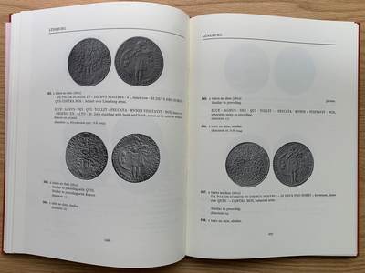《竞宝斋》第412场 周日，周一，周二，3场连拍 （全场包邮） 精装本 达文波特世界大规格银币目录 囊括各国2泰勒到16泰勒超大规格银币，精装杂志大小既是目录本身也是收藏品保存的极好