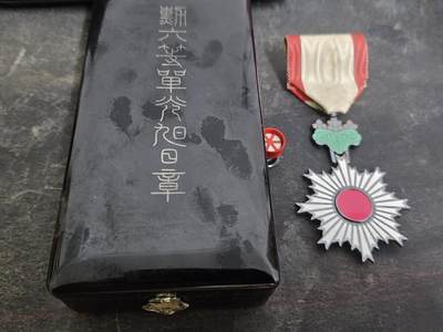 各国勋章奖章拍卖第39期 - 日本勋六等单光旭日章，白字带盒略
